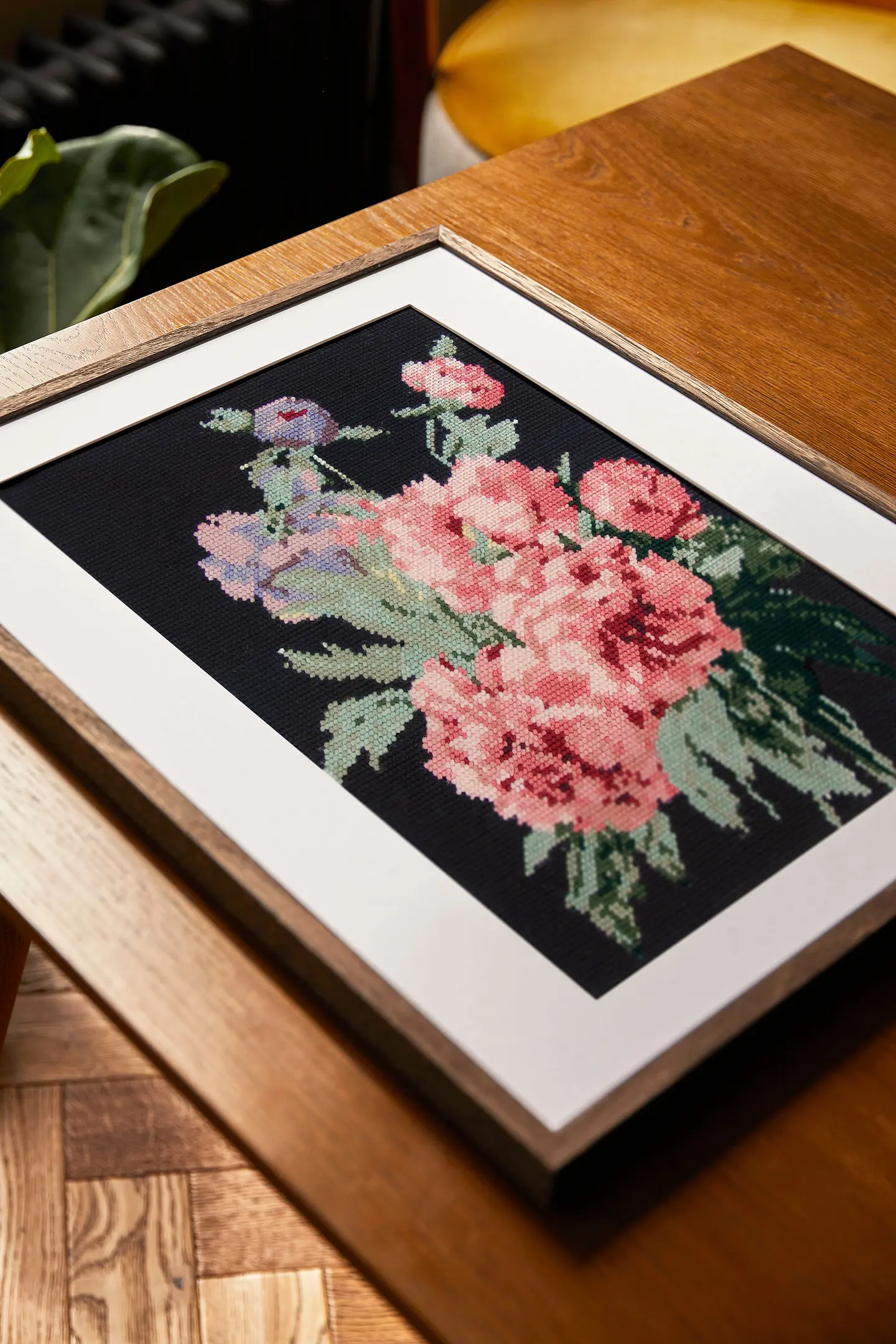 壁掛け　タペストリー　ニードルポイント　刺繍　田園風景　60s　70s　フランス DMC×ルーヴル美術館 – ルドゥーテ「牡丹の枝」/ ニードルポイント