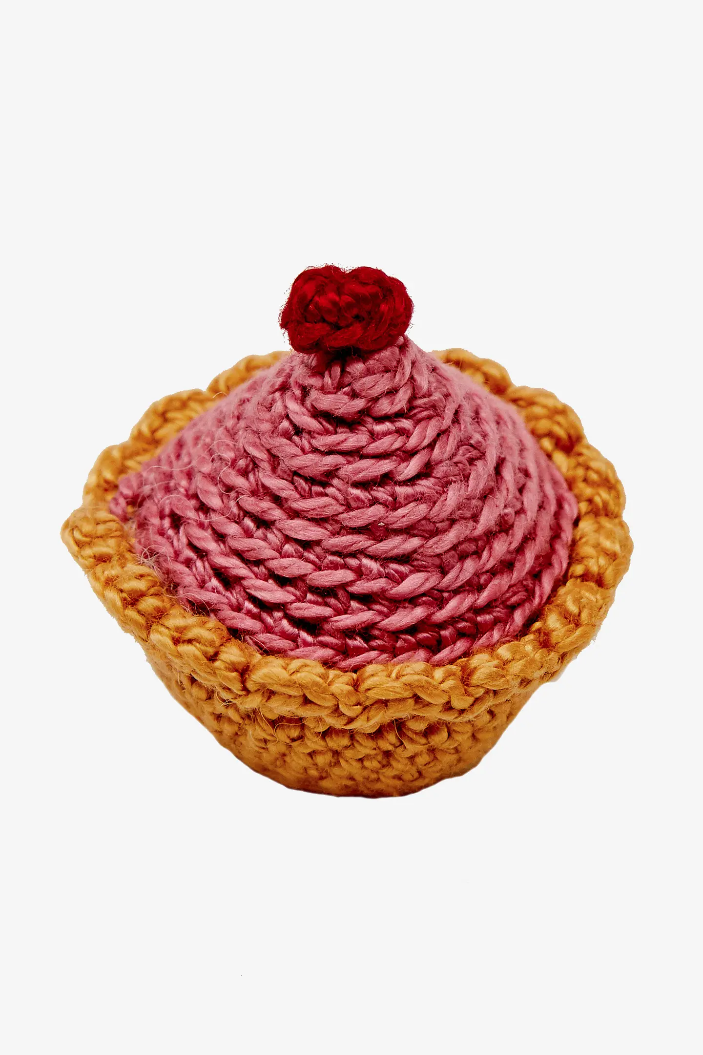 た*や様 いちご味のカップケーキさんのキーホルダー◎ 編みぐるみ 編み図つき解説】いちごのカップケーキのあみぐるみ🧁🍓【かぎ針