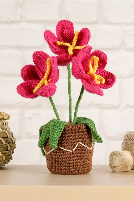 Flower Pot by Nuria Picos Intermediate Amigurumi Kit